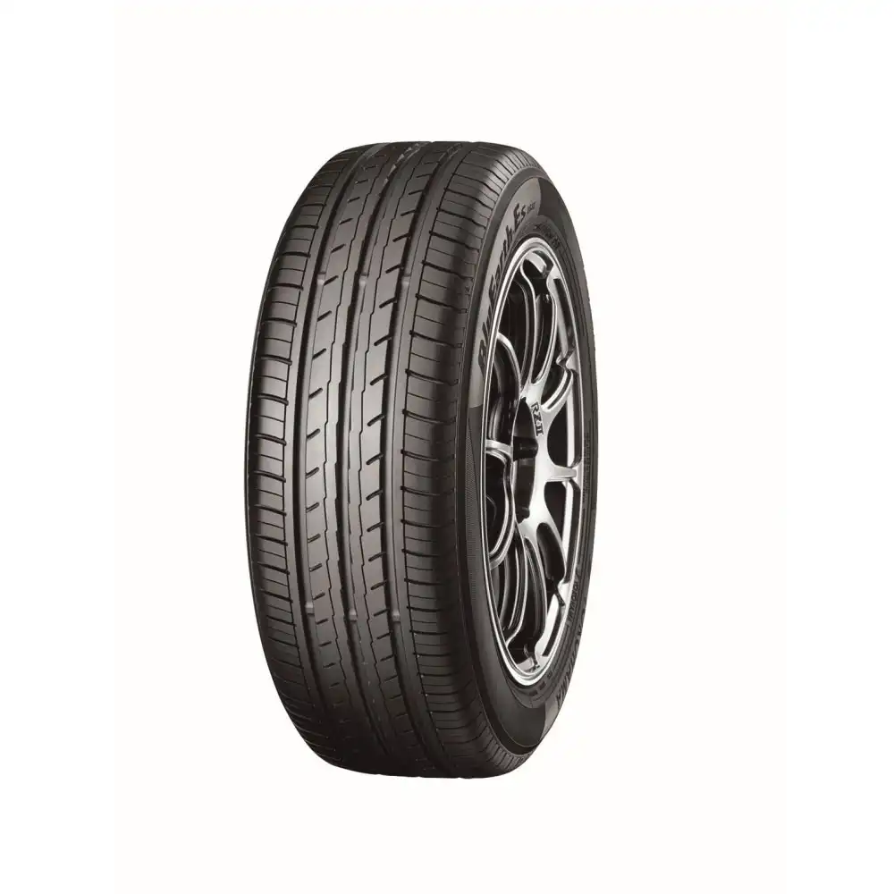 225/40 R18 92W YOKOHAMA ES32A